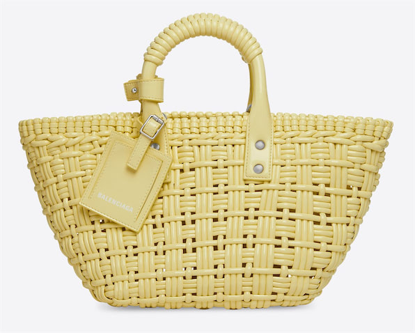 バッグ「BISTRO XS BASKET」（W41×H21×D13 cm・新色2色)　各85,800円　春から夏の装いにフィットする、まろやかな発色。ともにフェイクカーフスキンを使用。