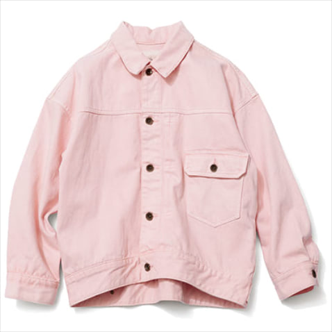 白に近いから手が届く「ライトピンク」：ピンクルーズアシンメトリーデニムジャケット 21,450円／SeaRoomlynn　白デニム気分でまとえるひかえめなピンクならカラーデニムも簡単。ヴィンテージのような、いびつな形ボタンがアクセントに。