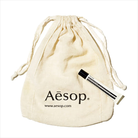9. POUCH & LIP CREAM シダー＆シトラス リップ トリートメント 9mL 2,145円／イソップ・ジャパン 植物由来のエモリエント成分を配合。購入時にもらえる巾着は、コスメを持ち歩いたり、ちょっとそこまでのバッグがわりに使ったり万能。