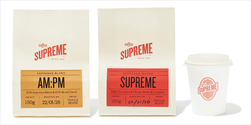 7. FAVORITE CAFE 〈右から〉※テイクアウト用カップはイメージ写真。SUPREME BLEND 150g 1,350円　ニュージーランドに拠点を置くコーヒーロースターカンパニー「コーヒースプリーム」。中深煎りのブレンドで、豊かなフルボディに複雑さと深み、ココアの余韻が残る味わい。ミルクとの相性も抜群。AM:PM BLEND 150g 1,350円　右のブレンドとデカフェを同量で配合した、24時間どの時間にも適したこのコーヒー。／ともにCoffee Supreme