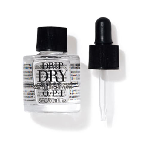 速乾と保湿を両立  ドリップ ドライ 8mL 2,695円／オーピーアイジャパン　ネイルを塗ったあとに１〜２滴たらせば約60秒で表面が乾く優れもの。ビタミンEとホホバオイル配合で甘皮のトリートメント効果も発揮。