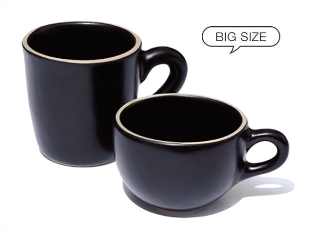 〈右から〉黒丸浅マグカップ 3,080円、黒長深マグカップ 3,520円／ともにマーコ（ロンハーマン）　メキシコの食器ブランド。たっぷり入るからスープカップとしても重宝。