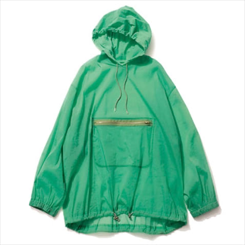 グリーンナイロンパーカ 28,600円／ロク（ロク 渋谷キャットストリート）　秋冬から引き続きグリーンの勢いが気になる今。同じく旬であるナイロンパーカで、デザインも色も「今」で選ぶのもいい。