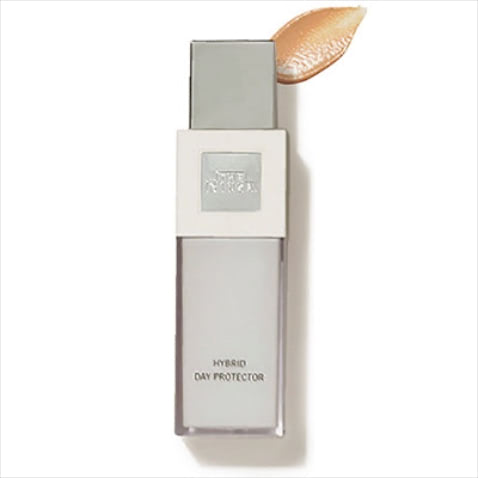 「下地でも使える日中用美容液」 ハイブリッドデーププロテクター SPF33・PA+++ 30g 33,000円／ザ・ギンザ　⚫︎プロテクション&スキンケア技術による肌均一に広がる隔離膜で、ちり、ホコリ、花粉などの空気中の微粒子汚れからも守り、なめらかな肌に導く。化粧下地効果で毛穴までカバー。