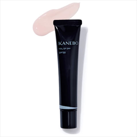 【下地にも使える日中用UV美容液】 カネボウ ヴェイル オブ デイ（3月4日発売） 40g SPF50・PA+++ 5,500円／カネボウインターナショナル Div.　水相成分を約75%含み、塗ることで継続的に肌を保水し、夕方までうるおいに満ちたツヤ肌に。強力な紫外線もカットするのに白くなりにくく、ツッパリ感も皆無。