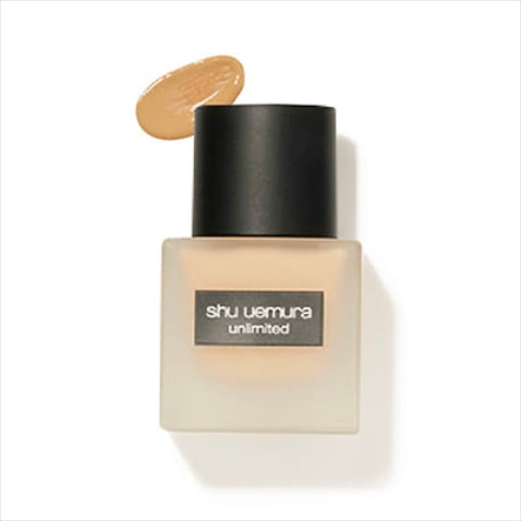 「明度にフォーカスしたカラー」 アンリミテッド ラスティング フルイド 564 35mL SPF24・PA+++ 6,160円／シュウ ウエムラ　⚫︎オーダーメイドされたような24色展開。独自の「明度」に注目したカラーシステムでマッチするカラーがわかる。