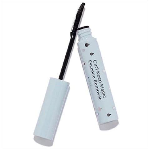 「まつ毛をいたわりながらメイクオフ」 カールキープマジック エッセンスリムーバー 5.5mL 880円（編集部調べ）／コーセーコスメニエンス　⚫︎「カールキープやお湯オフできないマスカラを落とすときに、なくてはならないリムーバー。クレンジング前にまつ毛全体に塗布すれば落とし残しなくすっきり」（植木さん）