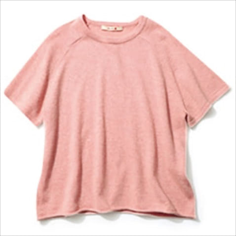 ピンクニット 33,000円／BACCA（TOMORROWLAND）