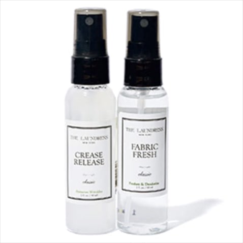 衣類の気になるにおい＆シワを解決 ⚫︎〈右から〉ザ・ランドレス ファブリックフレッシュ classic 60mL 1,320円、クレースリリース classic 60mL 1,430円／ともにアントレックス　右が消臭、左がシワ取りスプレー。バッグに忍ばせやすいサイズ感。