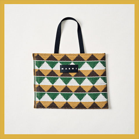 「GREEN DIAMOND」タタミトート（33×43）14,300円／MARNI MARKET（マルニ ジャパン クライアントサービス）