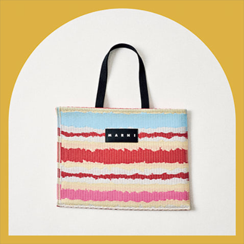 「RED WAVE」タタミトート（33×43）14,300円／MARNI MARKET（マルニ ジャパン クライアントサービス）