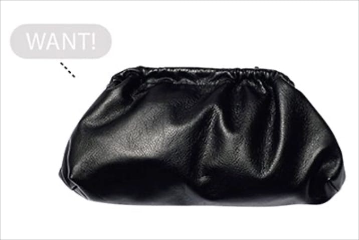 しなやかなのにハリもある ⚫︎黒バッグ 35,200円／ブレンテッラ（エーピー ストゥディオ ニュウマン シンジュク）　簡単にはへたらなそうな上質な質感と、小脇におさまるサイズに惚れ購入予定。（塚田さん）