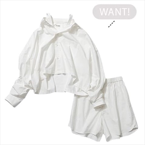 シンプルな見た目で2WAY以上 ⚫︎白シャツ、パンツ（セットアップ） 42,900円／アンスクリア（ガリャルダガランテ 表参道店）　シャツはとりはずせる肩ひもつきなので、肩を抜いたり着方さまざま。（渡邉さん）