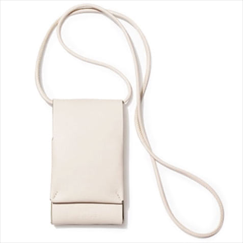 MINI LEATHER BAG ショルダーミニポシェット（16.5×9.5） 6,050円／ル・ベルニ（キャセリーニ）　折りたたみ式のデザイン。バッグを開けると両サイドに収納ポケットを設置。