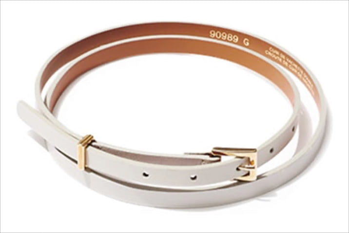 SLIM BELT ベルト 12,100円／メゾン ボワネ（デミルクス ビームス 新宿）　細身パンツと相愛なスリムなベルト。タックインやシャツの下ボタンを開けて、ボトムからチラッとのぞき見えるアクセントにちょうどいい細さ。