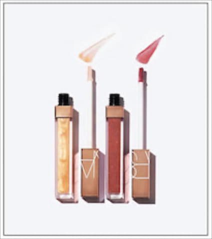 ☑ギラギラしない大人のラメ：アフターグロー リップシャイン〈左から〉02468,02474　各3,630円／NARS JAPAN　⚫︎きめ細かなラメが発光して唇を立体的に演出。スタイリッシュな色展開で、大人っぽさを保てる。
