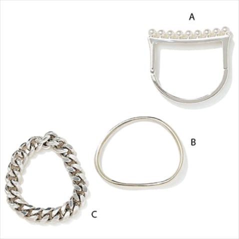 A.シルバー×パール1連バングル 9,720円／アビステ　B.シルバーウェーブバングル 28,600円／e.m.（e.m. PRESS ROOM）　C.シルバーチェーンブレスレット 93,500円／e.m.（e.m. PRESS ROOM）　異なるテイストもシルバーでまとめれば落ち着いた印象。