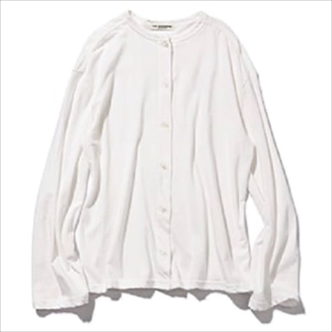 「厚みのない」カットソーカーディガン ⚫︎12,100円／THE SHINZONE（Shinzone ルミネ新宿店）　なじみのいい同色ボタン。  トップスとしてだけでなく、ちょっとしたはおりや小物的なアクセントとしても機能する万能アイテム。やや透け感のあるやわらかい素材だから、重ねたときも膨張せずにバランスがとりやすいのが魅力。