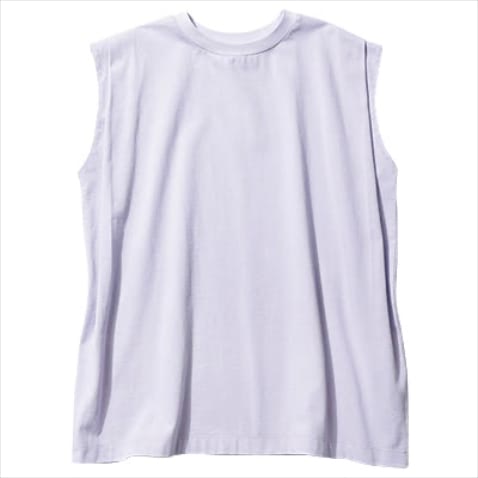 品よく装える清涼な淡いパープル ⚫︎ラベンダーノースリーブTシャツ 4,950円／Mila Owen（ミラ オーウェン ルミネ新宿２店）　自然なメリハリがつく、肩にタックの入ったデザイン。やわらかなコットン100％。