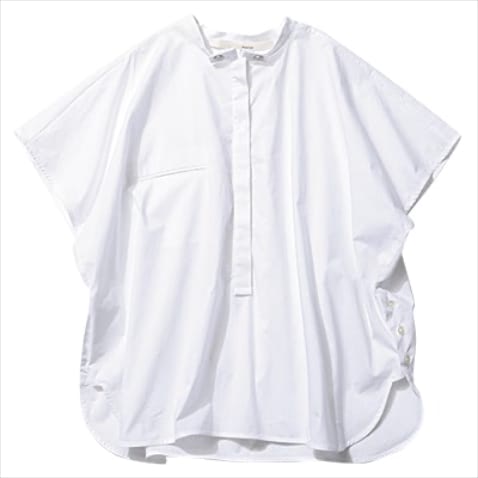 ハリのあるミニマルなバンドカラー：● 白シャツ 29,700円／テラ（プルミエ アロンディスモン）　適度に光沢を含んだコットン素材。ボタンで開きぐあいを調整できるサイドスリットだからどんなボトムにも対応可能。