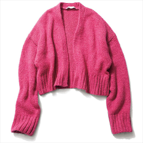 肩がけもしやすいそでが長くたるむシルエット： ピンクニットカーディガン 4,990円／ZARA（ザラ カスタマーサービス）　しっとりとしたニット地がホットピンクに抜け感を。