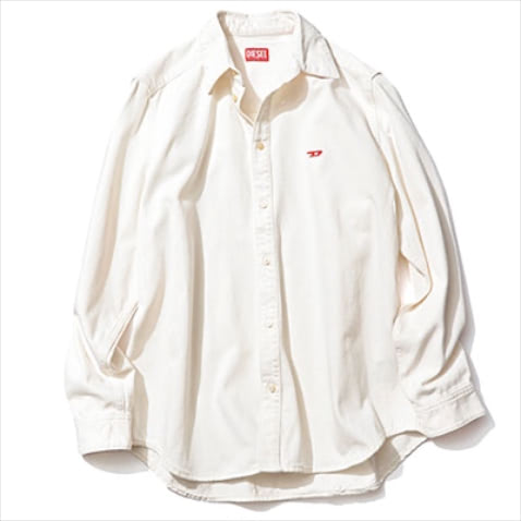 わずかなさし色として働くワッペンつき ⚫︎白デニムシャツ 31,900円／DIESEL（DIESEL JAPAN）　胸元の赤い「D」にも注目。はおりとしても優秀な厚手のデニム。