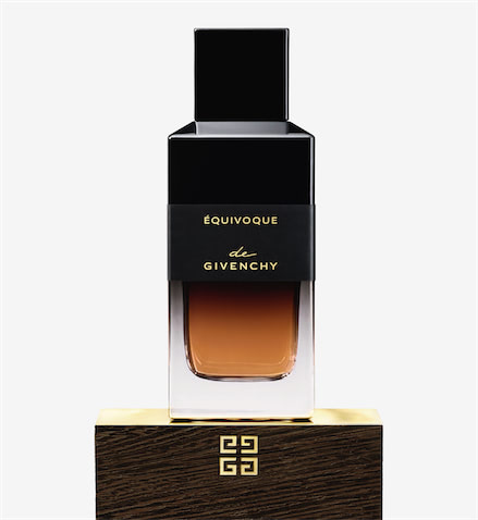 ド ジバンシイ インテンス エキヴォーク 100mL 39,160円　ユベール・ド・ジバンシィの、複雑で多面的なキャビネットをイメージしたウッディ・スパイシー。マレーシア産ウードとグアテマラ産カルダモンがかもし出す、フレッシュで神秘的な香り。