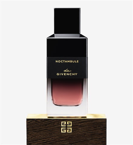 ド ジバンシイ インテンス ノクタンブル 100mL 39,160円　小部屋で開かれるのは、きらびやかなファッションとハイヒールに身を包んだ特別なパーティー。ユベール・ド・ジバンシィの愛した仲間たちが集う真夜中の遊びをイメージしたフローラル・ウッディ。グラース産ローズとパピルス エッセンス、マレーシア産ウードが描き出す、華やかな香り。